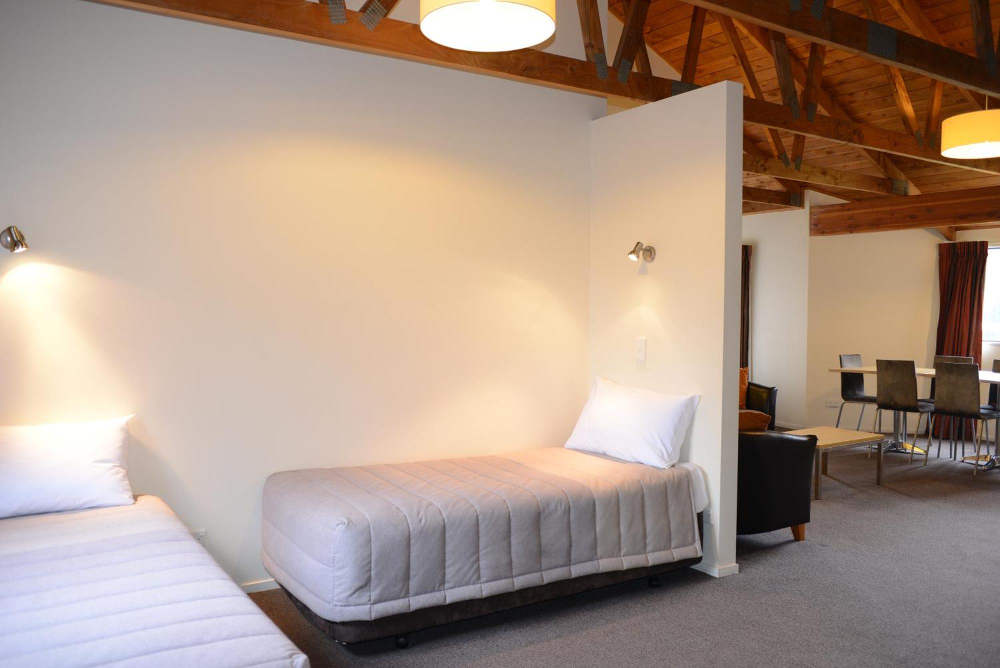 เดอะ ฮอบบิต มอเตอร์ลอดจ์ Motel โอฮาคูเน ภายนอก รูปภาพ