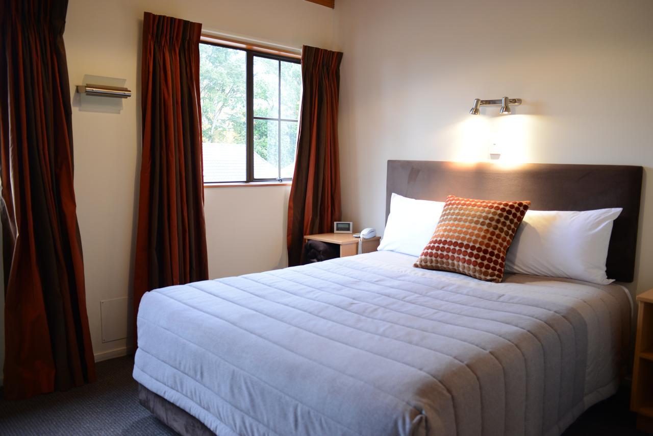 เดอะ ฮอบบิต มอเตอร์ลอดจ์ Motel โอฮาคูเน ภายนอก รูปภาพ