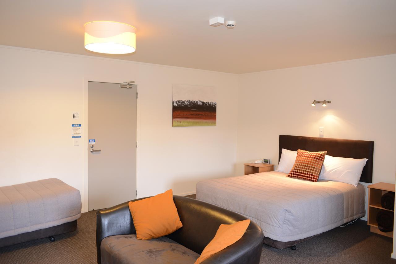 เดอะ ฮอบบิต มอเตอร์ลอดจ์ Motel โอฮาคูเน ภายนอก รูปภาพ