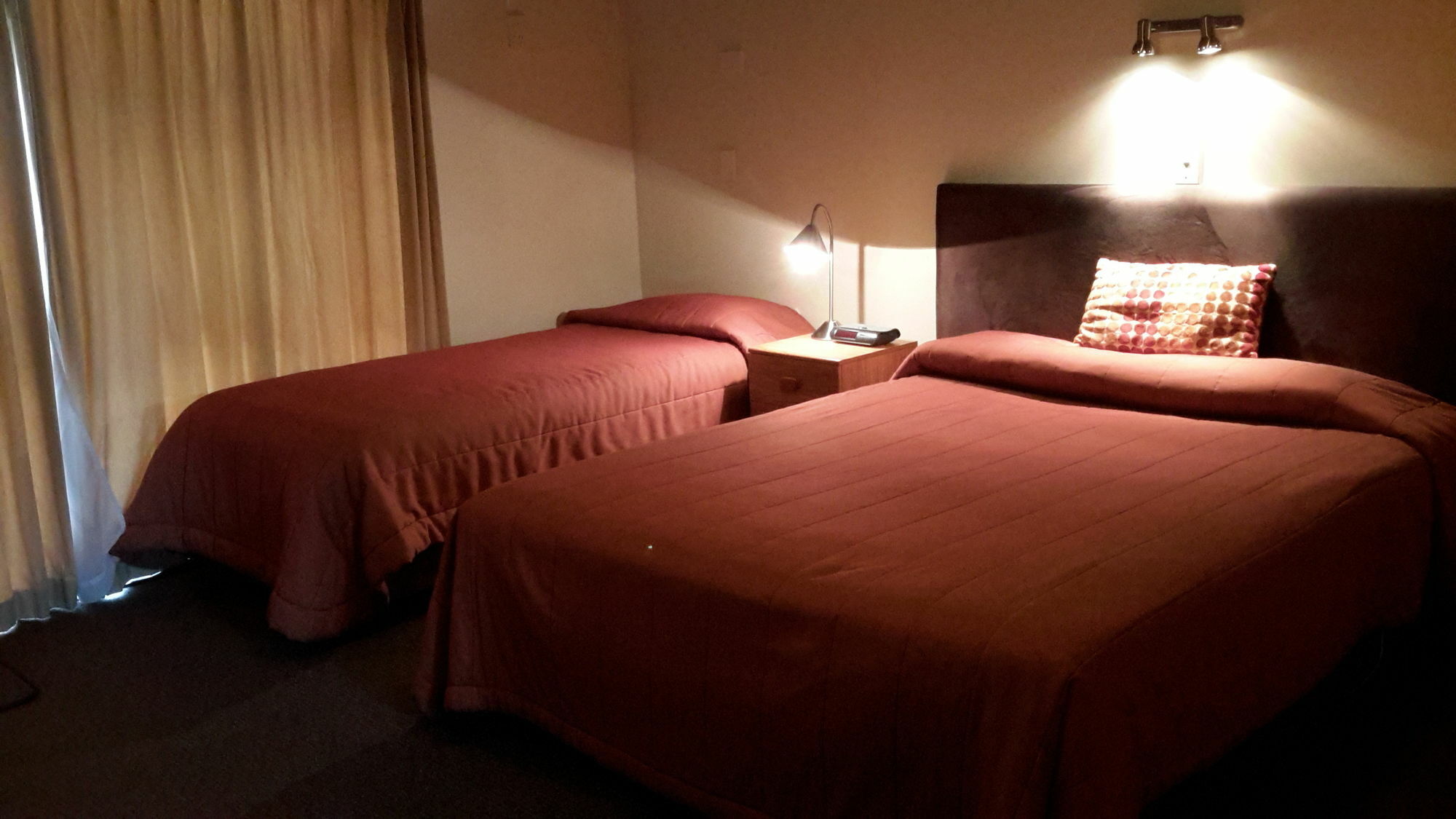 เดอะ ฮอบบิต มอเตอร์ลอดจ์ Motel โอฮาคูเน ภายนอก รูปภาพ